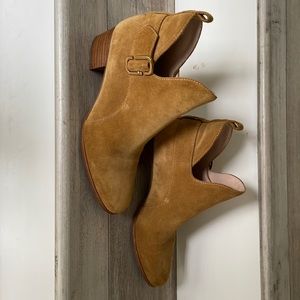 Marc Jacobs mustard suede interlocking heeled ankle boots size 38.5. Used.